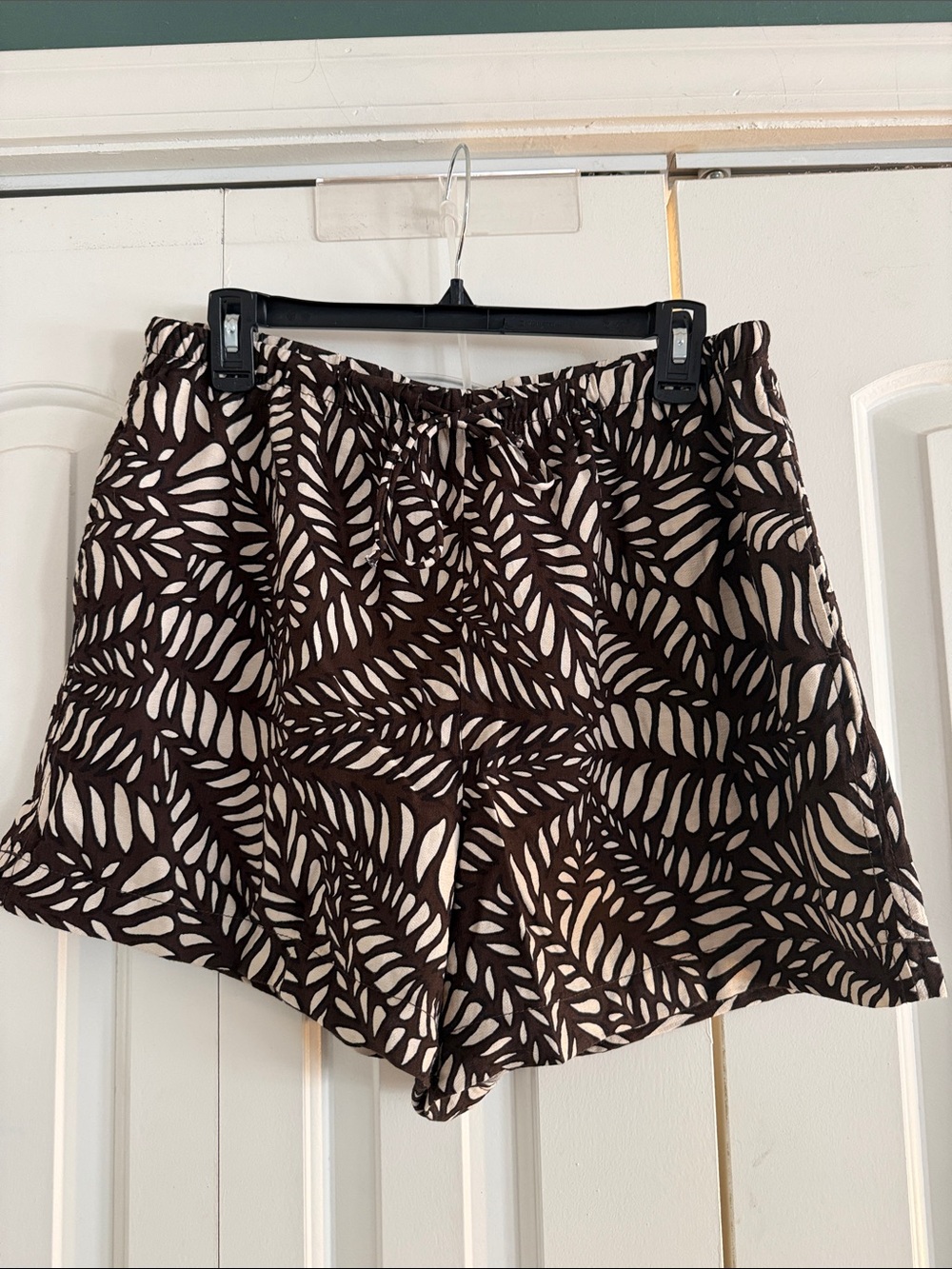 H&M Brown Leaf-Print Shorts